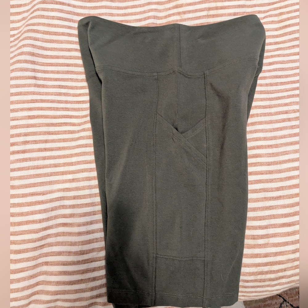 NWT - Women's Green High-Waisted Bike Short - Picture 3 of 7
